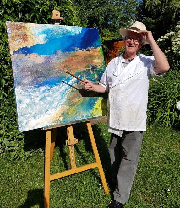 Künstler Gerhard Winkler im Garten